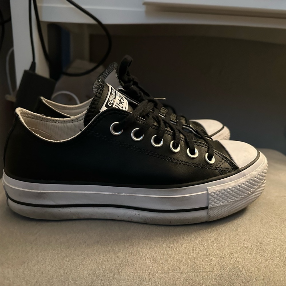 Used 4x converse platform size 6.5 fits sizes 7 to 7.5